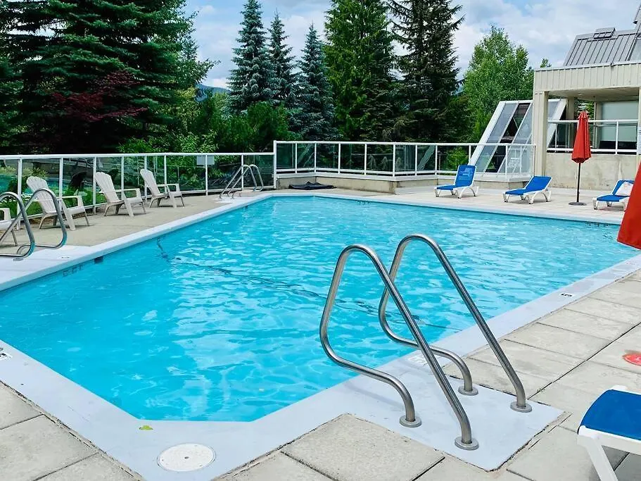 Wildwood Lodge By Cozystay Signature Whistler Apartment
